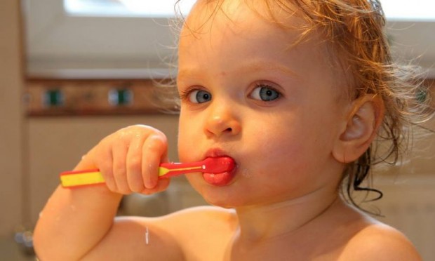 Çocuklar diş fırçası ve macunuyla ne zaman tanışmalı?